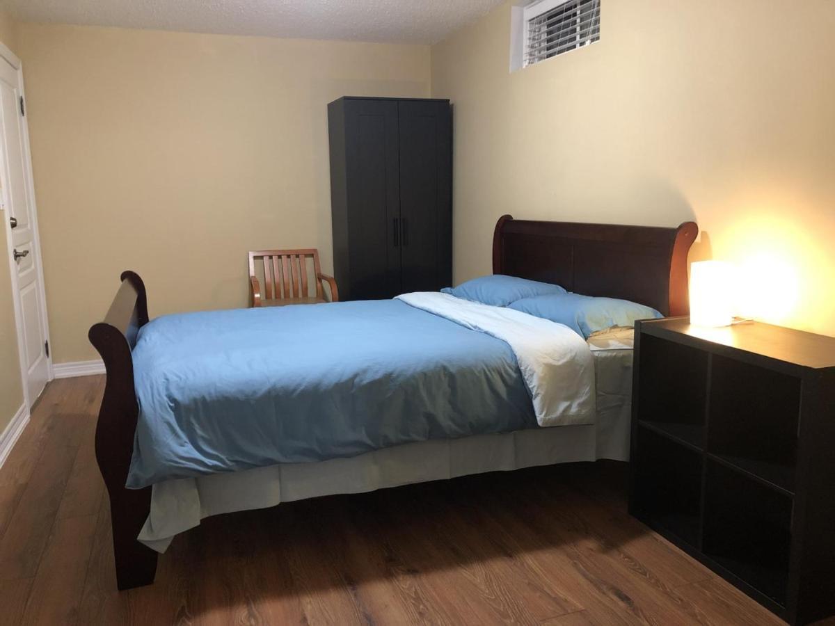 Spacious 2 Bedroom Guest Suite โตรอนโต ภายนอก รูปภาพ